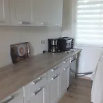 Ferienhaus Für 3 Personen Umgeben Von Wäldern Und Seen!
